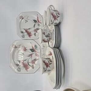Vintage Mikasa Silk Flowers 20-Pc Dinnerware Set 1980's  Made in Japan